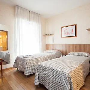 Desenzano 3*, Milaan Italië